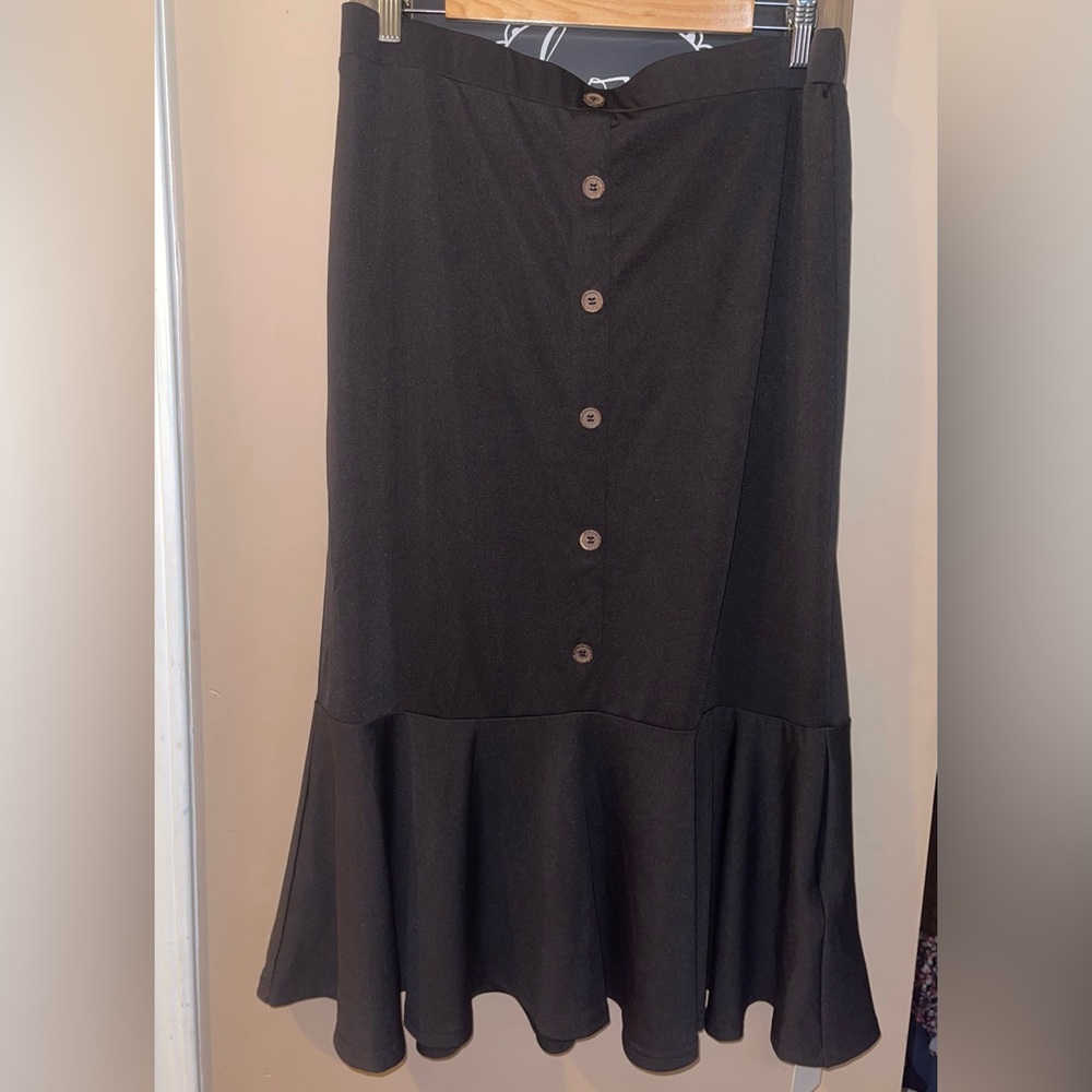 BloomChic black skirt womanโs size 12 NWT